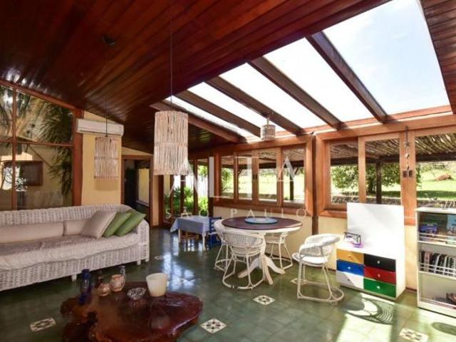 Sítio à venda com área de 2,5 alqueires, casa de 500m² com piscina em Cesário Lange SP