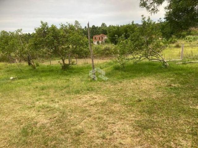 Sitio a venda com poço artesiano, com árvores frutíferas, com casa com 3 quartos, 2 banheiro