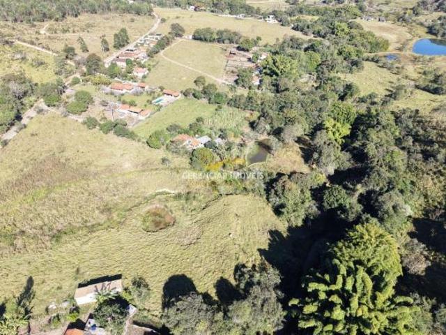 Sítio à Venda de 20.000 m² com Água Corrente nos Fundos e Escritura e Registro!
