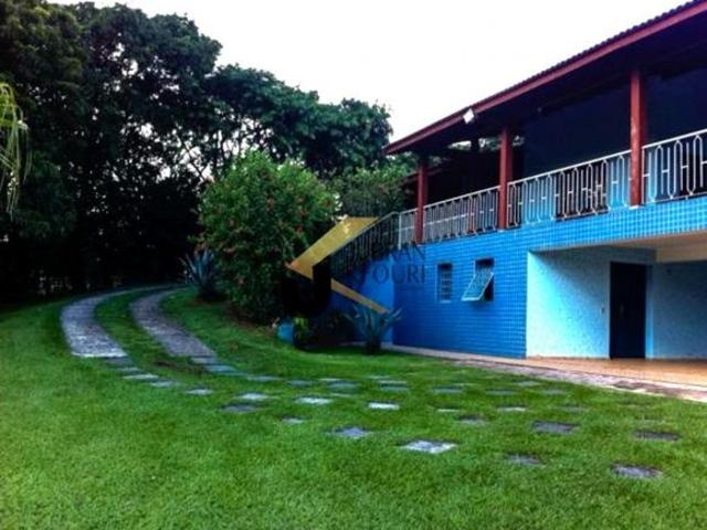 Sitio à venda em Jaguariuna com bela casa, está numa localização privilegiada pois faz fronteira co