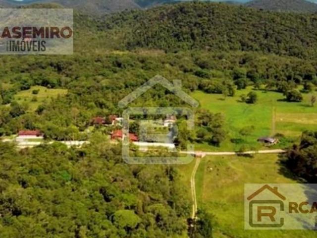 Sítio alto padrão, ideal para o seu investimento !