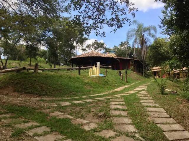 Sítio / Chácara para Locação em Esmeraldas/MG Zona Rural 5 Quartos