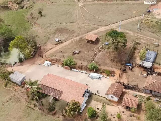 Sítio / Chácara para Venda em Caconde/SP Zona Rural 3 Quartos