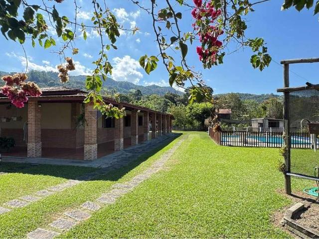 Sítio / Chácara para Venda em Extrema/MG Centro 3 Quartos