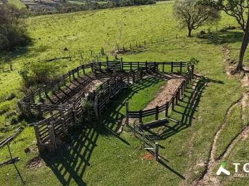 Sítio / Chácara para Venda em Sarapuí/SP Centro