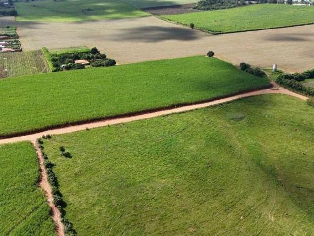 Sitio com 25 mil m², plano