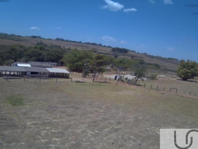 Sítio com 28 hectares em Brazlândia