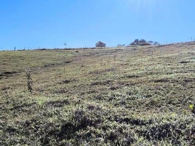 Sítio com 65. 000.00 mil MTS dupla aptidão escriturada em Angatuba com a vista pra cidade ó