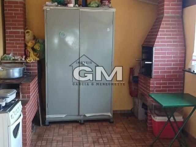 Sítio com casa e piscina a venda, na zona rural, na cidade de Cajurú SP, a 8,0km da cidade, próxi