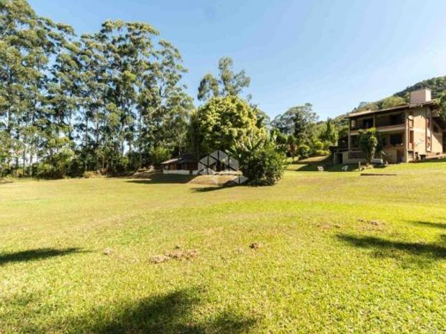 SÍTIO COM CASA E PISCINA NO BAIRRO CAMPO NOVO!