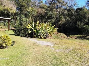 Sítio com casa em alvenaria, localizado no interior de Dois Lajeados