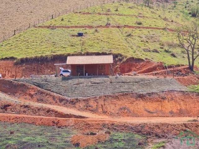 Sítio com Bela Vista Paraibuna!