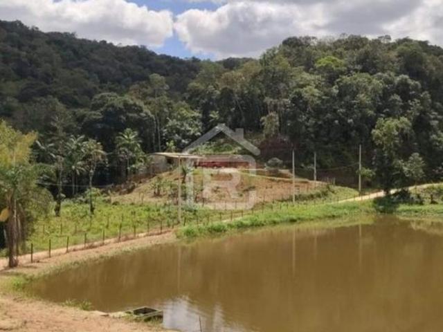 Sitio com lago localizado em Juquiá SP