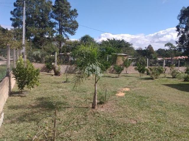 Sitio com terreno medindo 20 x 83 em Itapua