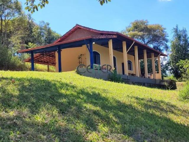 Sítio de 4 há localizado no Município de Belo Vale,entre os Municípios de Bonfim e Moeda