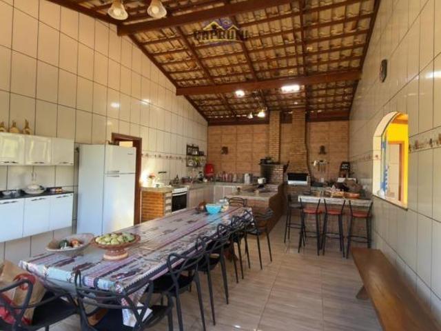 Sítio de 4.200m² com Casa Moderna, Acesso ao Rio Pará e Venda de Porteira Fechada em Passa Tempo!