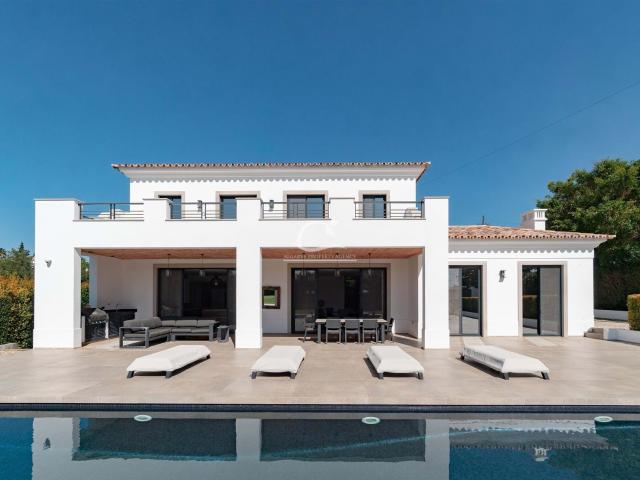 Sítio dos Quartos – Moradia Moderna T4 com Piscina de Sal e. 514m² Alte