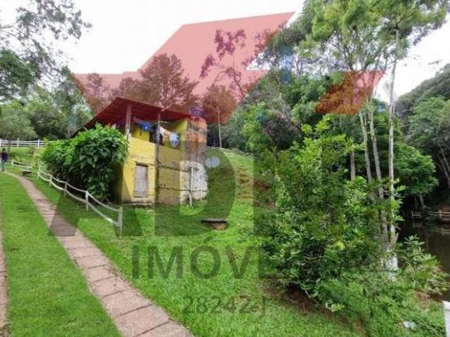 Sítio em Juquitiba medindo 25.000,00 m² com lago e piscina
