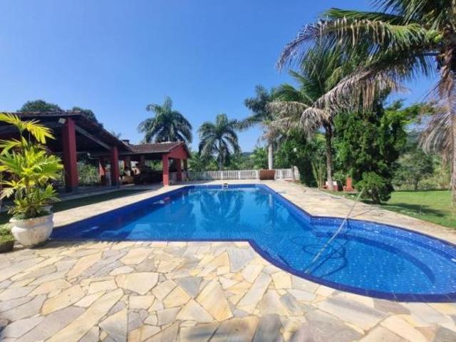 Sítio em Miracatu com piscina e lago, área de 9 alqueires