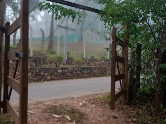 Sitio em Moeda com 5 quartos com área de 10 mil metros e rio nos fundos do sitio