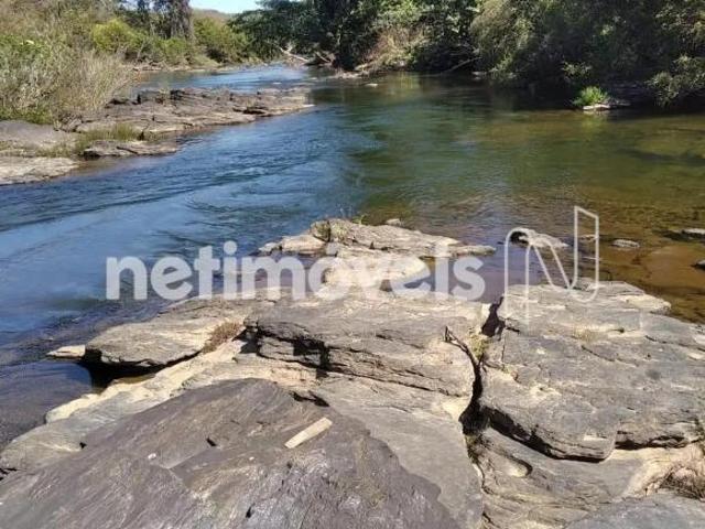 Sítio Encantador à Beira do Rio Cipó – Refúgio Natural em Santana de Pirapama/MG