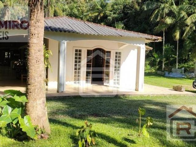 Sítio localizado em Juquitiba, área total de 03 alqueires