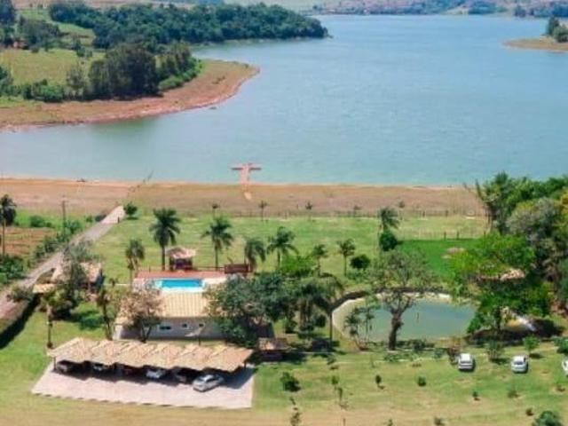 Sítio na beira da represa 78.000m2 Barracão com 100 mts Garagem para 10 carros 2 açude de peixe Pier