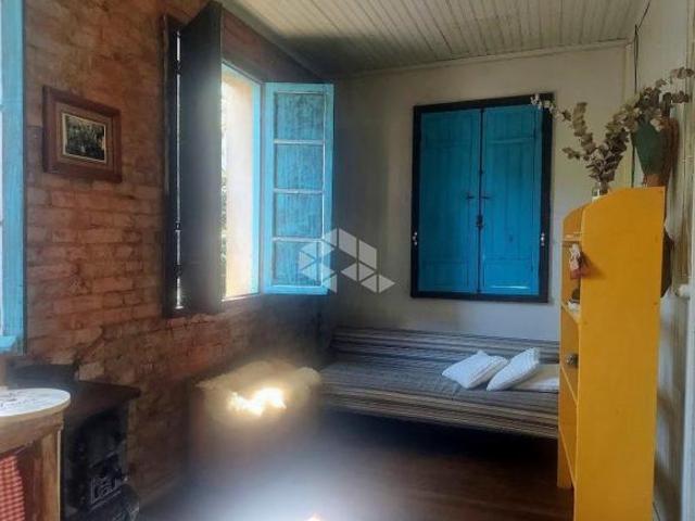 Sítio no Vale dos Vinhedos com casa e riacho