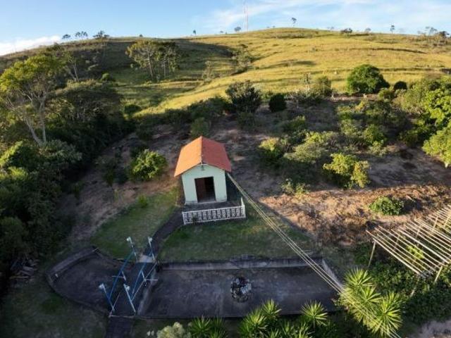 Sítio porteira fechada de 5,2 hectares em Cristiano Otoni