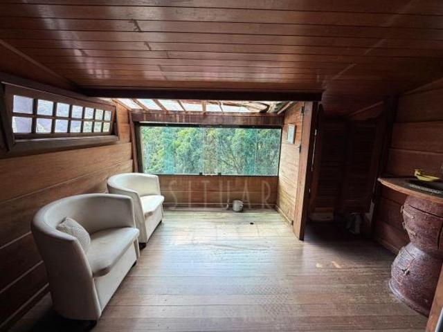 Sítio sofisticado com vista exuberante e natureza única