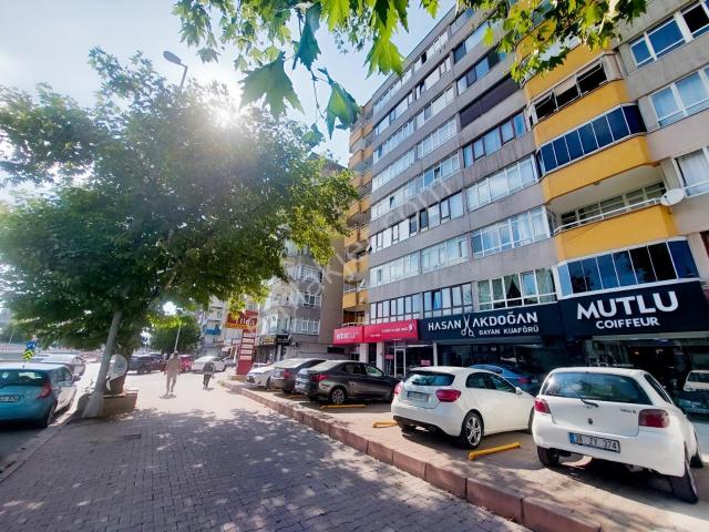 Sivas Caddesi Üzerinde Satılık Daire tranvay Durağının Dibinde