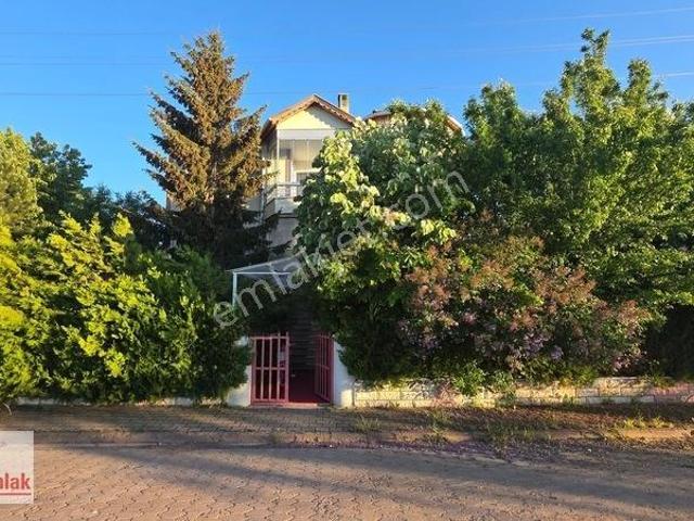 Sivas Eğriköprüde Kızılırmak Manzaralı Satılık 6+1 Villa