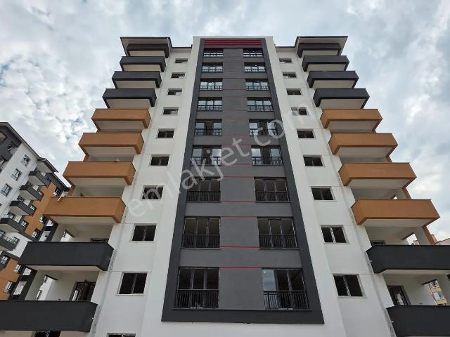 Sivas Şeyhşamil Mah. Satılık Daire 3+1 Geniş Daire Site İçinde