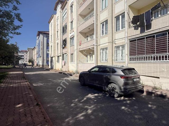Sivas Gökçebostan Mahallesinde Satılık 3+1 Ara Kat Daire