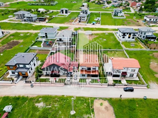 Sivas Gmt Emlak'tan Esenyurt'mah Satlık Ultralüx 6+1/298m2 Villa