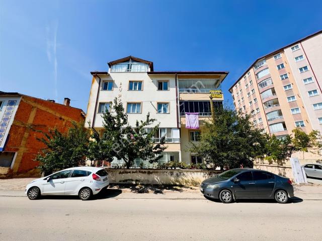 Sivas Gmt Emlak'tan Yunusemre'mh Kiralık Bakımlı 3+1/139m2 Daire