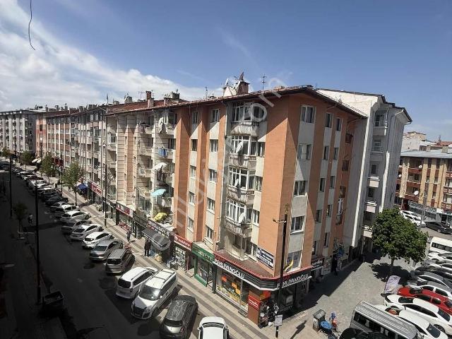 Sivas Kepenek Caddesinde Satılık 2+1 Daire