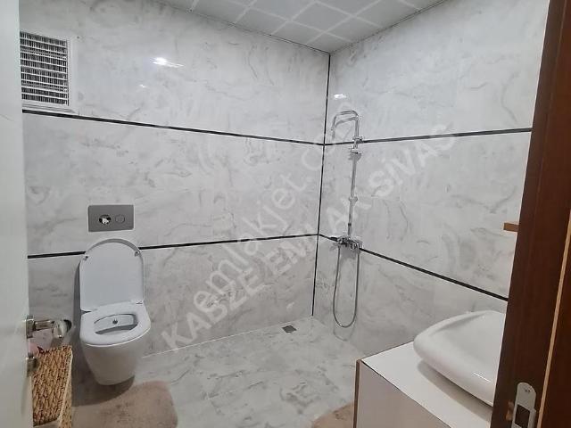 Sivas Merkezde Aksu Manzaralı, Cadde Üzeri Satılık 3+1 Daire