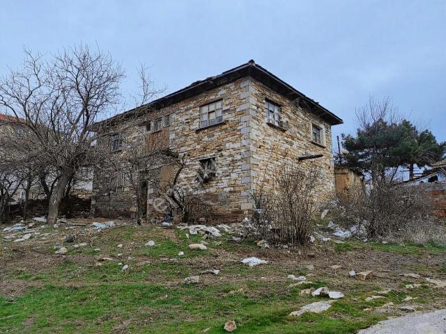 Sivaslı Hanoğlu Köyünde Huzurlu Yaşam Bahçeli Müstakil Ev