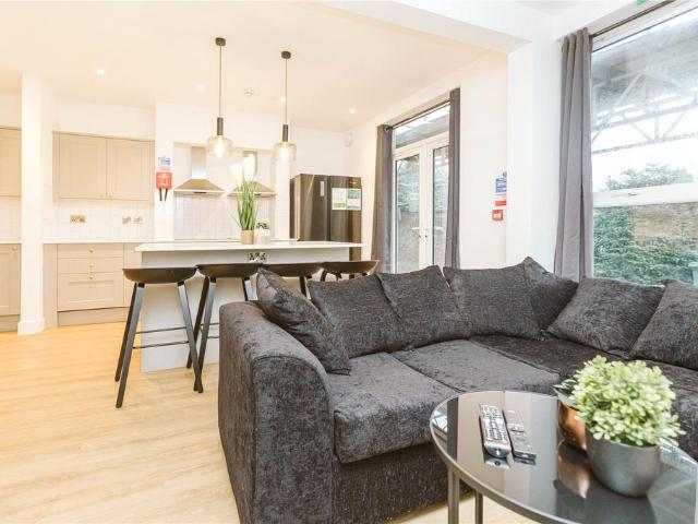 Sixth Avenue, Horfield, Bristol. 6 bed end of terrace house to rent £4,350 pcm £1,004 pw