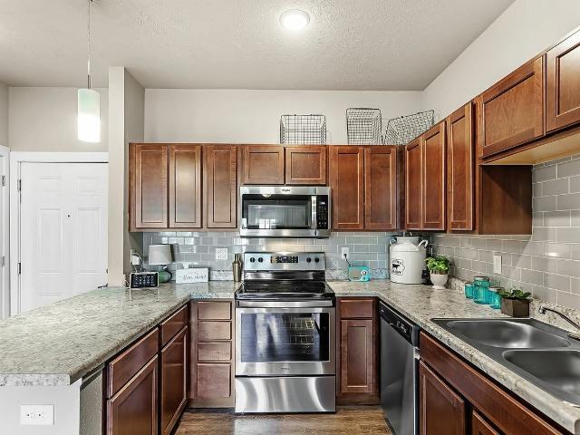 Sixty610 Stone Creek 1 Bedroom Apartment for Rent at 6610 N 155th Ct, Omaha, NE 68116