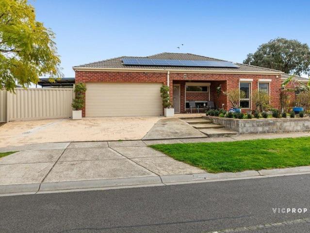 Six Bedroom Family Living on 609sqm Approx