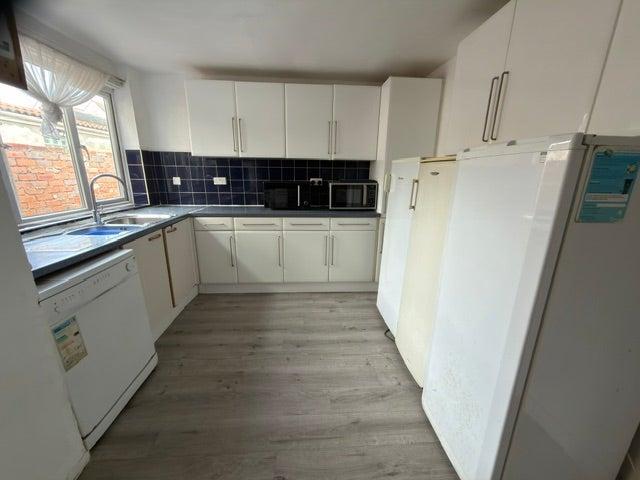 Six Bedroom House in Fishponds