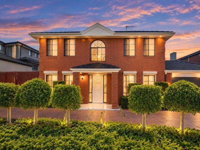 Six Bedrooms, 894m² and Space for the Whole Family