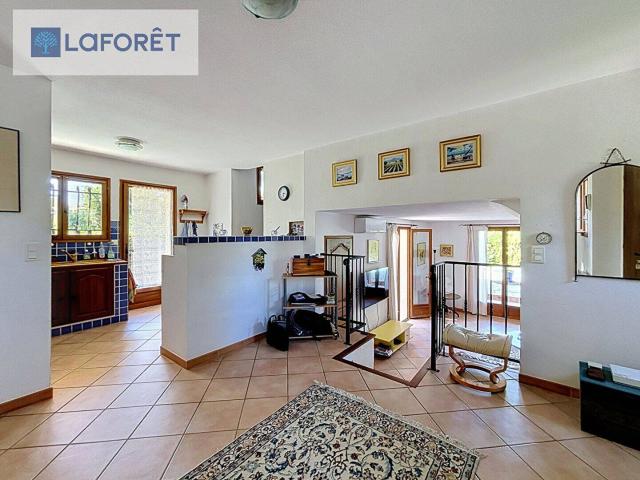 Six Fours les Plages: Maison 5 pièces 120 m² meublée avec pisc