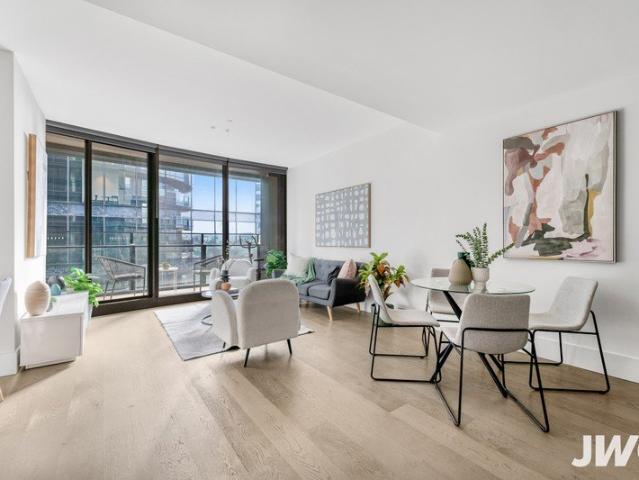 Six Star Living in South Yarra's Landmark Address