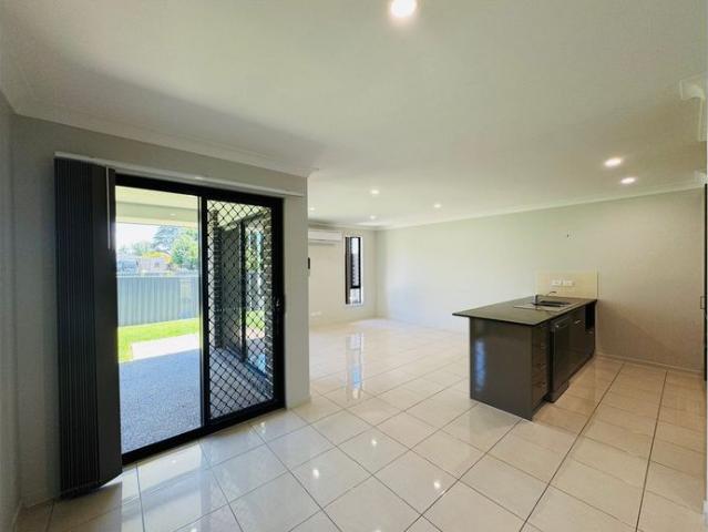 SIZEABLE THREE BEDROOM DUPLEX