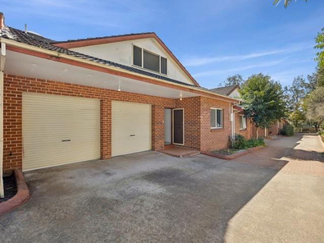 Sizeable Townhouse with Fantastic Light & Location Appeal