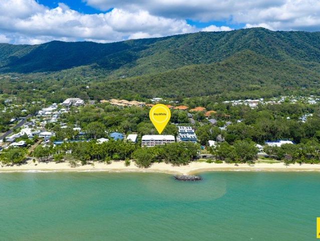 SIZEABLE BEACHFRONT APARTMENT IMPERATIVE THAT IT IS SOLD QUICKLY!