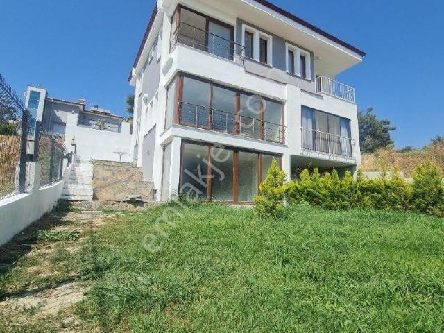 Soğucak'ta Geniş Bahçeli 3+1 Sıfır Satılık Villa